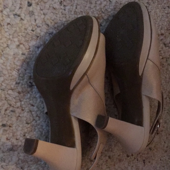 Naturalizer shoes size 6W - Picture 3 of 3